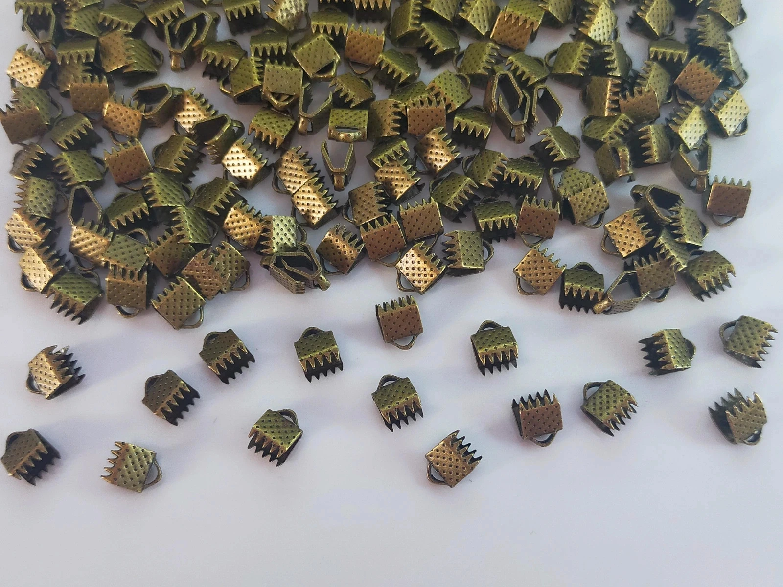 300 kleine kledingspeldjes met lint 6mm bronzen partij nr. 6588 – photo 2